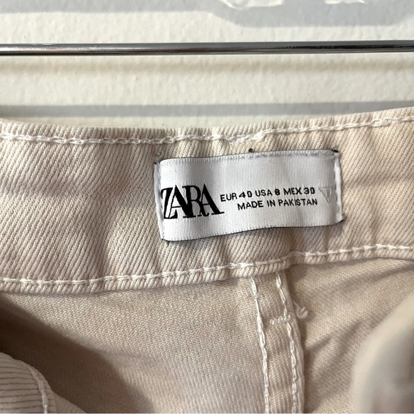 Distressed Jeans - Picture 5 of 6